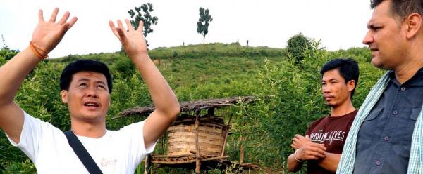 Discussion entre partenaires d'une projet de recherche au Laos © V. Bonneaud, Cirad